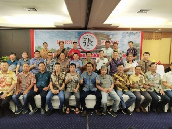 Jajaran pengurus Marga Zhang Riau bersama sejumlah warga Marga Zhang di Pekanbaru