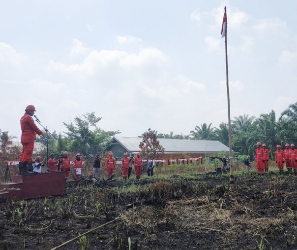 Suasana upacara di lokasi Karhutla oleh Manggala Agni Daops Operasi Pekanbaru (Foto: Zar/Riau1.com)