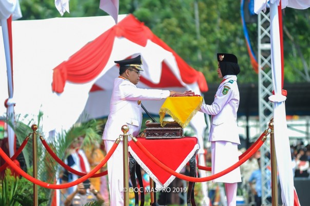 Bupati Meranti Ajak Masyarakat Teladani Perjuangan Pahlawan Dalam Upacara HUT RI Ke-74