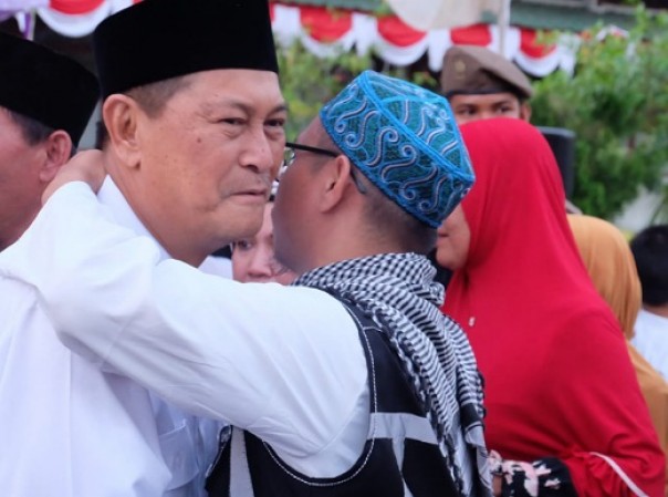 Wabup Inhil, Syamsuddin Uti menyambut kedatangan jamaah haji asal Inhil