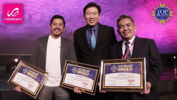 Rabbani menerima tiga penghargaan sekaligus dari Top Brand 2019