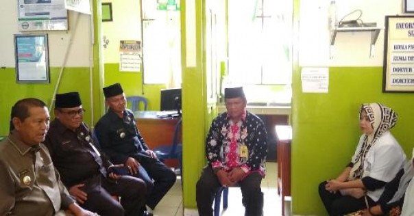 Wabup Inhil, Syamsuddin Uti saat bekunjung ke Puskesmas Sungai Salak