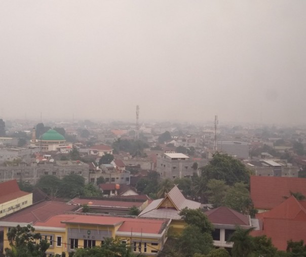Pekanbaru Diselimuti kabut asap dari ketinggian (Foto: Zar/Riau1.com)