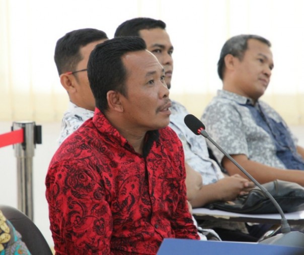 Para Komisioner KPU Siak saat menjalani sidang DKPP di kantor Bawaslu Riau, Selasa (27/8/2019). Foto: Bawaslu Riau.