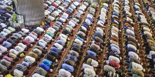 Jangan Langsung Pergi, Bacalah Doa dan Dzikir ini Setelah Shalat Jum’at