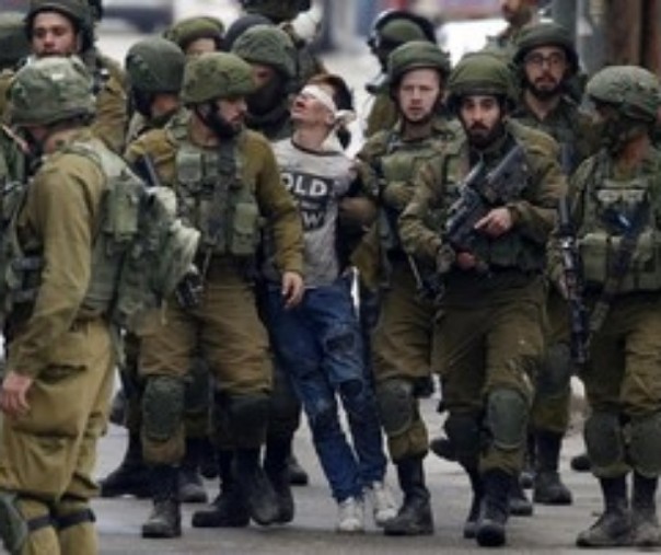 Ilustrasi tentara Israel tangkap anak-anak Palestina (Foto: Istimewa/Internet)