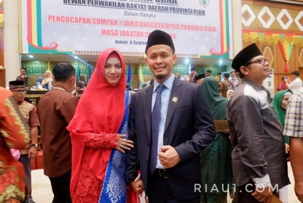 Pasangan Agung Nugroho-Sulastri yang dilantik sebagai anggota DPRD Riau periode 2019-2024 (foto: dok/riau24group)