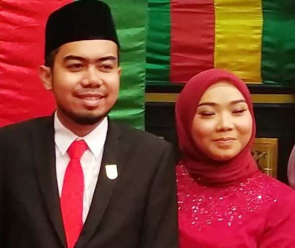 Ginda Burnama, anggota DPRD Pekanbaru periode 2019-2024 dari Partai Gerindra bersama istrinya yang nota bene anak Wali Kota Pekanbaru Firdaus. Foto: Surya/Riau1.