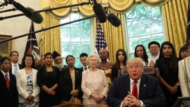 Presiden AS Donald Trump saat mengundang korban persekusi berbagai negara, termasuk korban muslim Uighur.