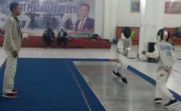 Pertandingan cabor anggar pada Porkot VII Pekanbaru 2019