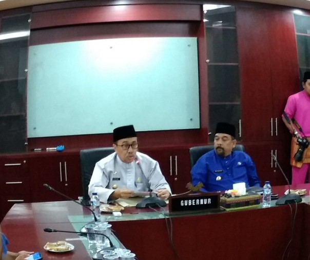 Gubernur Riau Syamsuar dan wakilnya Edy Natar Nasution saat berada di ruangan rapat (Foto: Zar/Riau1.com)