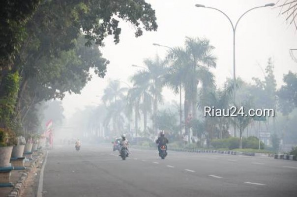 Kabut asap menyelimuti Riau (foto: dok/riau24group)