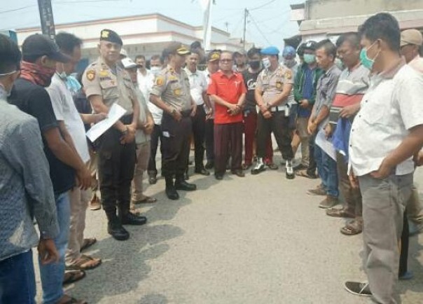 Aksi massa menuntut janji Pelindo 1 di Kecamatan Tualang Siak
