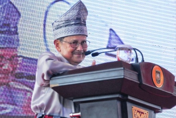 Almarhum Presiden ke-3 RI, BJ Habibie saat berkunjung ke Riau beberapa waktu silam (foto: dok/riau24group)