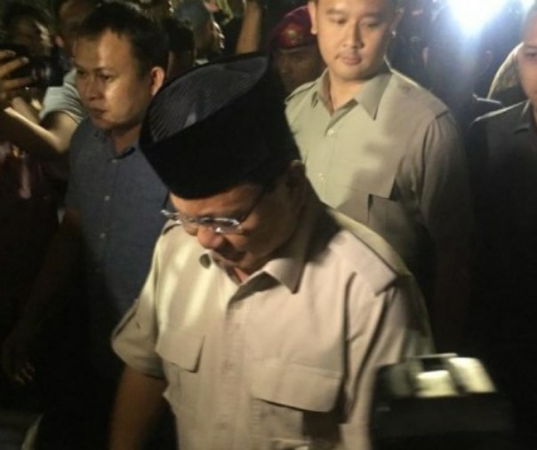 Prabowo melayat ke rumah duka Presiden ketiga BJ Habibie. Foto: Kumparan.com.