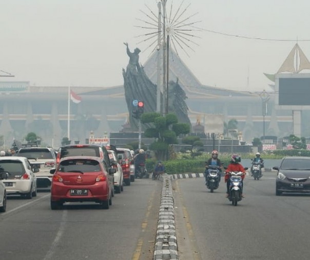 Kabut asap makin tebal di Pekanbaru, Kamis (12/2019). Foto: Riau1.