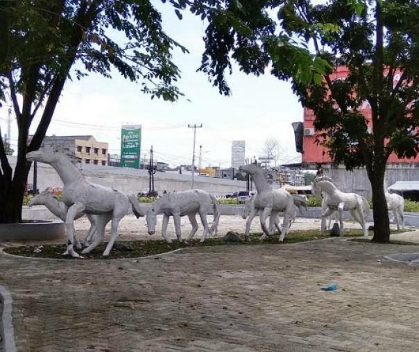 Kawasan Patung Kuda yang berlokasi di samping flyover SKA, persimpangan Jalan Tuanku Tambusai-Jalan Soekarno Hatta. Foto: Surya/Riau1.