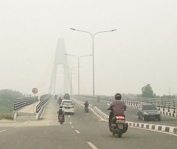 Kondisi kabut asap yang masih menyelimuti Kota Pekanbaru. Foto: Surya/Riau1.