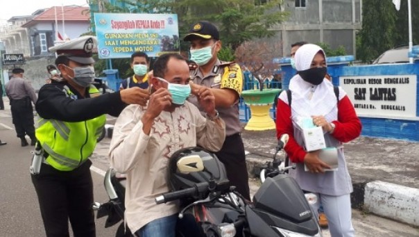 Polres Bengkalis bagi-bagi 3.000 masker