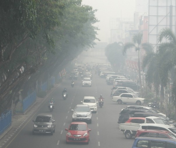 Kabut asap makin tebal di Pekanbaru usai kunjungan Presiden Jokowi, Kamis (19/9/2019). Foto: Surya/Riau1.