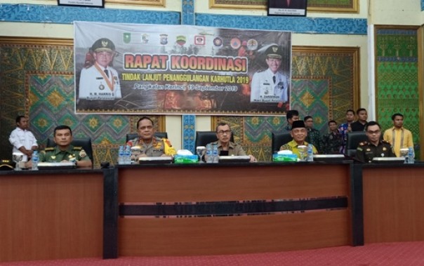 Gubernur Riau, Syamsuar pimpin rapat koordinasi penanggulangan karlahut di Pelalawan