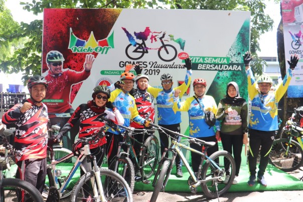 Kepala Dispora Kota Pekanbaru, Zulfahmi Adrian saat mengikuti Gowes Nusantara 2019 Sumbar