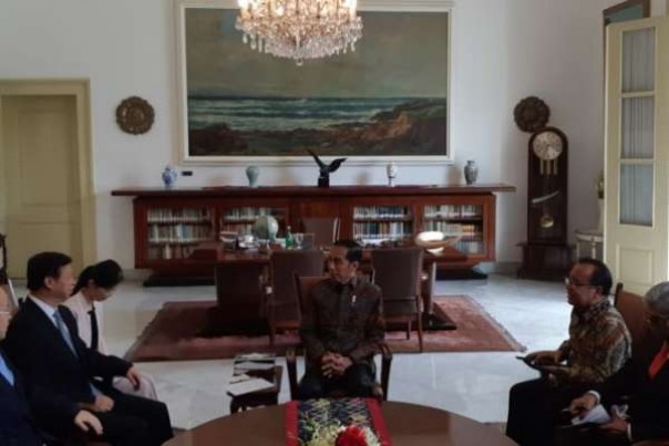Presiden Jokowi saat menerima kunjungan Penasihat Presiden China, Song Tao, di Istana Bogor, Jumat. 