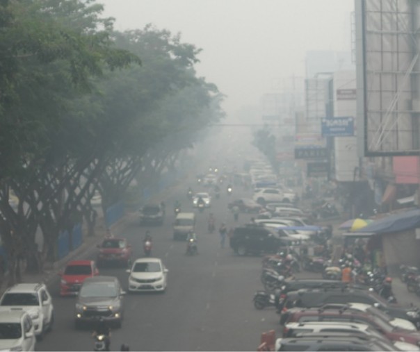 Kabut asap pekat menyelimuti Kota Pekanbaru, Jumat (20/9/2019). Foto: Surya/Riau1.