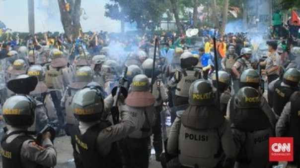 Ilustrasi demo mahasiswa yang dihadang aparat Kepolisian. 