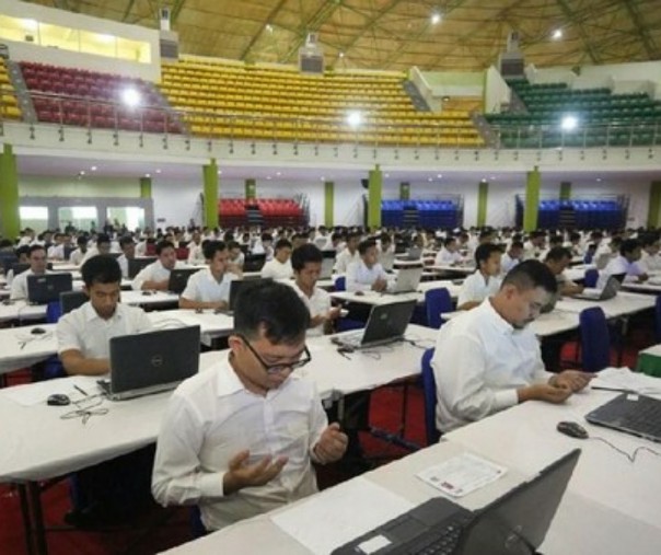 Para CPNS berdoa sebelum ujian. Foto: Humas Pemkot Bandung.