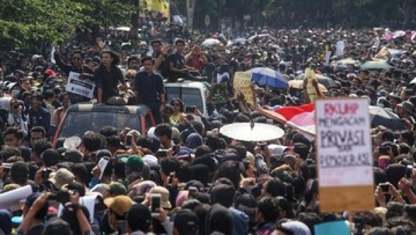 Ribuan mahasiswa aksi di #GejayanMemanggil, Sleman, Yogyakarta, Senin pekan lalu. 