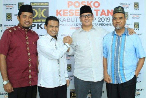 Ketua DPW PKS Riau, Henry Munief bersama Anggota DPR RI, Sayed Abu Bakar Abdullah Assegaf