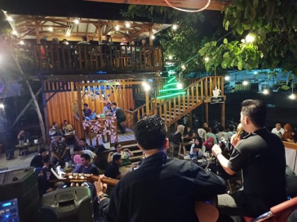 Suasana di The Lenando Cafe di Perawang, Kecamatan Tualang, Siak
