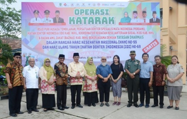 Jajaran direksi RS Puri Husada Tembilahan dan Pengurus IDI Tembilahan saat baksos operasi katarak