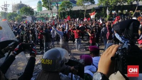 Aksi massa #SurabayaMenggugat beberapa waktu lalu. 