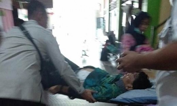 Menko Polhukam RI, Wiranto saat dilarikan ke RSUD Berkah Pandeglang usai diserang
