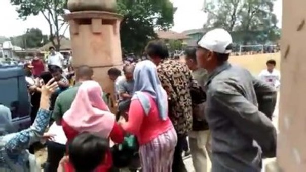 Ini penampakan saat Wiranto mau diserang oleh pelaku, Kamis. 