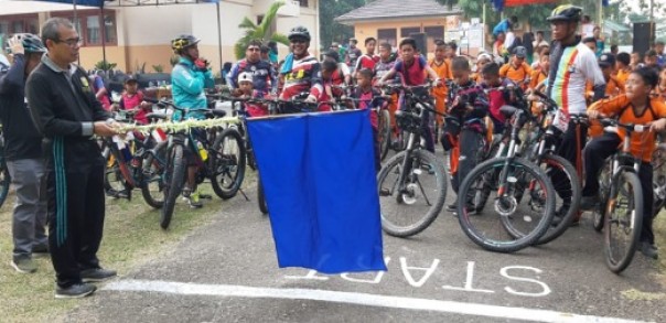 Bupati Kuansing, Mursini melepas peserta funbike di Kecamatan Gunung Toar