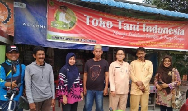 Kadis Ketahanan Pangan saat meninjau Toki Tani Indonesia di Kecamatan Keritang