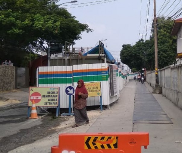 Proyek galian IPAL di Jalan KH Ahmad Dahlan, gerbang masuk ke Kecamatan Sukajadi. Foto: Surya/Riau1.