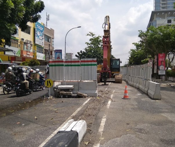 Proyek galian IPAL di Jalan Ahmad Yani Pekanbaru. Foto: Surya/Riau1.