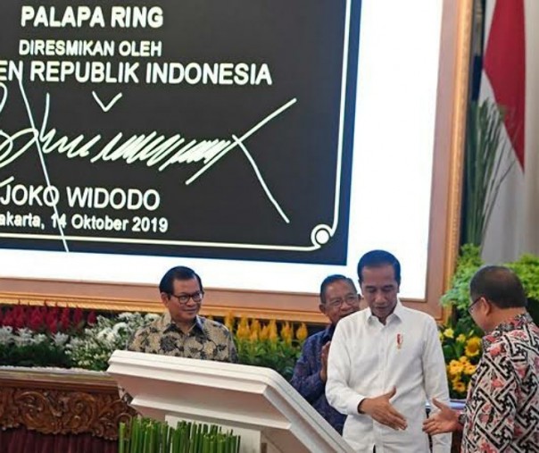 Presiden Joko Widodo saat peresmian pengoperasian Palapa Ring di Istana Negara, Senin (14/10/2019). Foto: Bisnis.com.