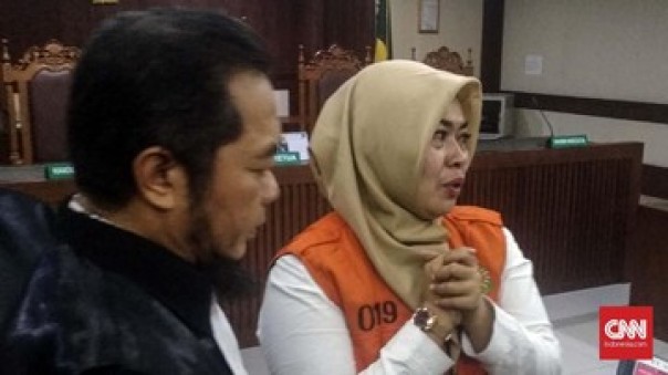 Terdakwa Ina Yuniarti saat menjalani sidang di Pengadilan Negeri Jakarta Pusat, kemarin. 