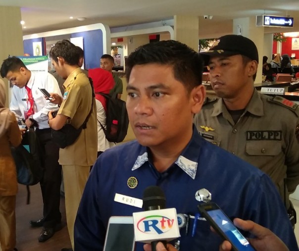Sekretaris DPMPTSP Kota Pekanbaru Rudi Misdian di sela-sela kunjungan Pemkab Pasaman Barat, Selasa (15/10/2019). Foto: Surya/Riau1.