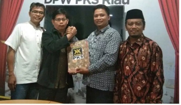 DPD PKS Pelalawan menyerahkan berkas nama balon bupati dan wakil bupati Pelalawan pada Pilkada 2020 ke DPW PKS Riau