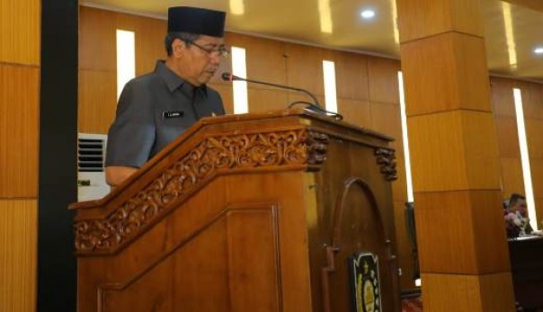 Sekdakab Siak, TS Hamzah saat menghadiri Rapat Paripurna di DPRD Siak