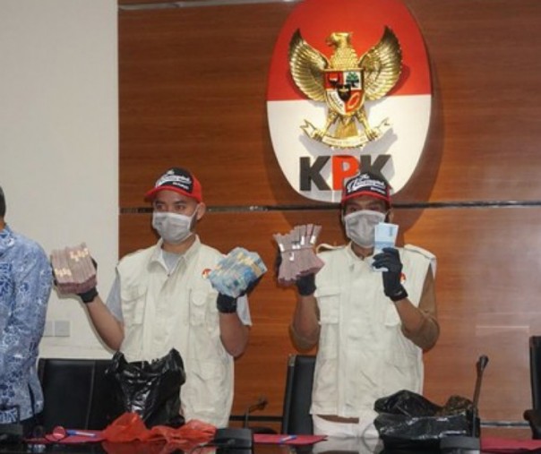 Barang bukti yang disita KPK dari OTT Wali Kota Medan. Foto: Detik.com.