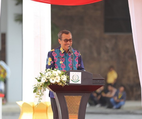 Gubernur Riau Syamsuar sebelum meresmika gedung kantor Kejati Riau yang baru di Jalan Jenderal Sudirman (Foto: riau24.com/Ari)