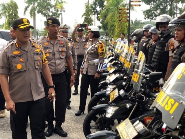 Kapolres Siak, AKBP Doddy F Sanjaya melakukan pengecekan kendaraan personel