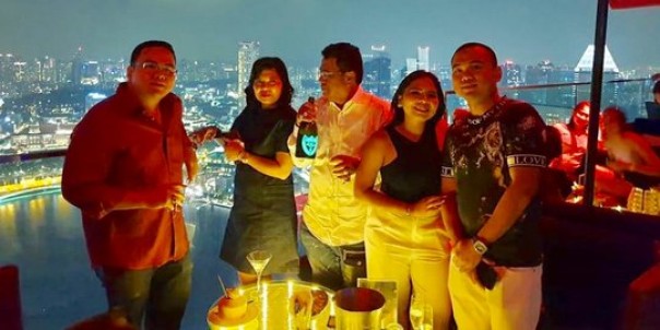 Pesta ulang tahun Hotman Paris Hutapea yang mewah di Singapura.